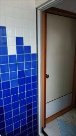 DIYで浴室ドアのリフォーム5・・・縦枠との隙間にアルミフラットバー